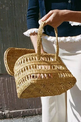草编包的夏日哲学 时髦人士的必备单品与搭配艺术
